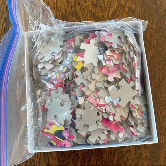 MEGA Puzzles Disney Expressions Minnie Forever 300 Piece Puzzle - Picture 4 of 10